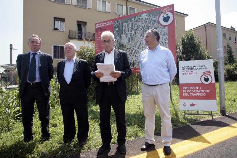 Cantieri, al via la campagna di comunicazione sui lavori in corso: cartelloni e nastri biancorossi per informare i cittadini in modo chiaro e coordinato che “Vicenza si fa bella”