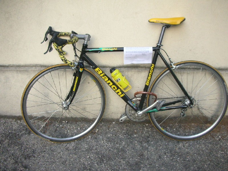 Polizia locale, recuperata una bici da corsa nera e gialla