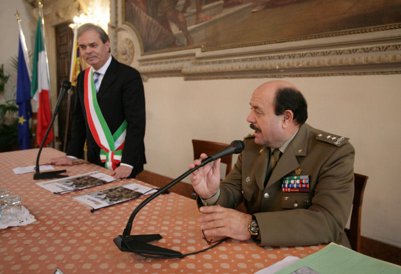 Presentato a Vicenza il calendario dell’esercito 2012, Variati: “Ai nostri soldati non si faccia mai mancare la sicurezza in missione”