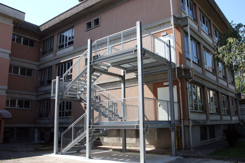 Scuola media Ambrosoli, fondamenta consolidate da 185 micropali