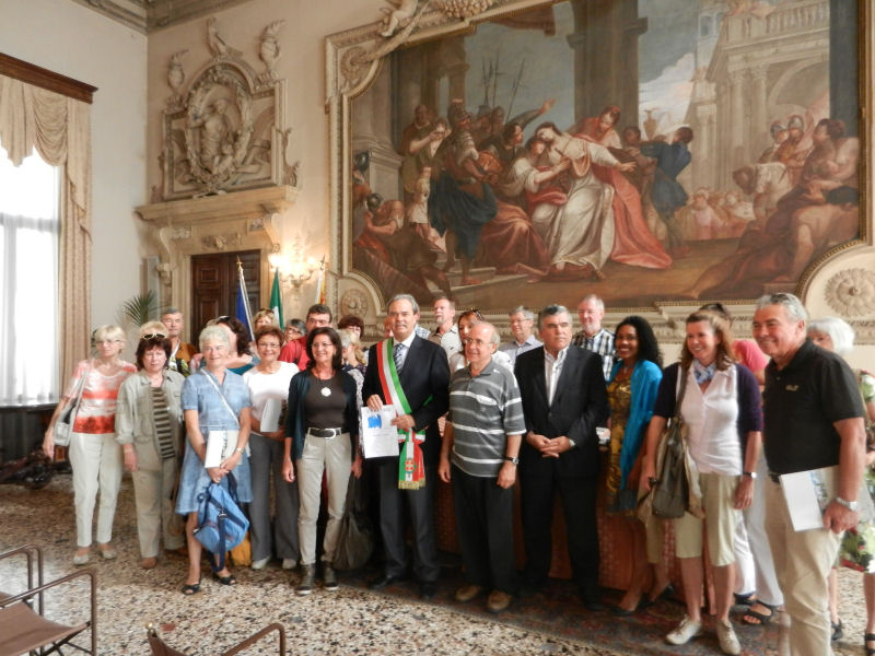 Trenta professionisti berlinesi in viaggio di studio a Vicenza “intervistano” il sindaco