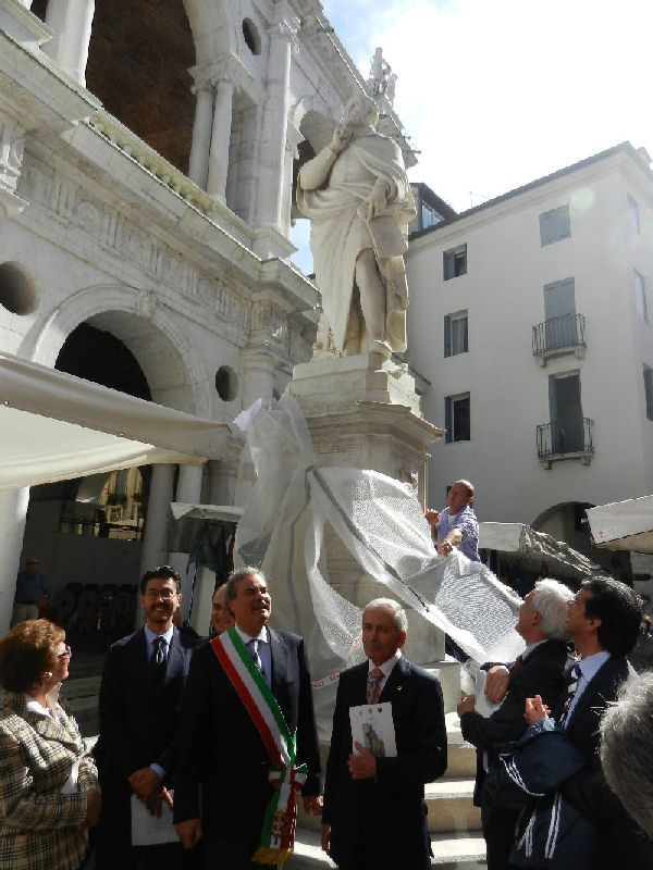 Inaugurata oggi la scultura di Andrea Palladio restaurata