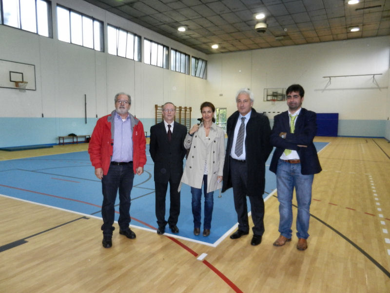 Scuola Ambrosoli: nuova pavimentazione in palestra e impianto elettrico a norma