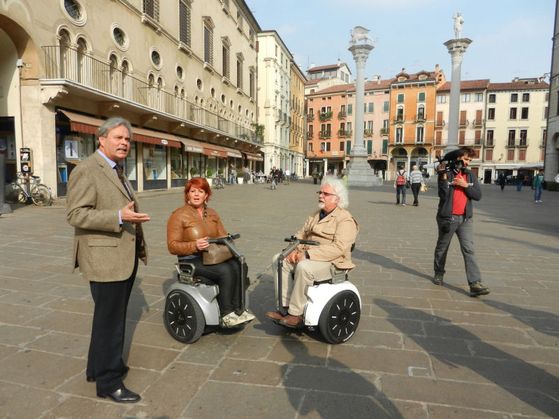 “Turisti per caso” oggi a Vicenza: Patrizio Roversi ha incontrato il sindaco Variati
