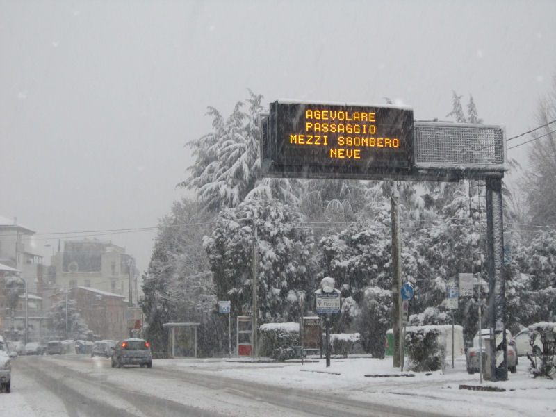 Neve: alle 19 in azione anche i mezzi esterni nelle principali strade dei quartieri