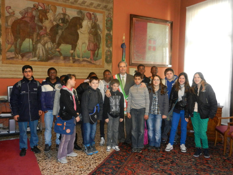 I ragazzi della scuola Barolini intervistano il sindaco a Palazzo Trissino