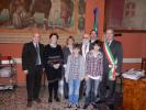 Enzo Ronchetti e i famigliari con il sindaco Variati e il consigliere Colombara