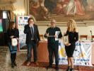 Nicolai consegna un riconoscimento all'Istituto Da Schio e a Biancospino