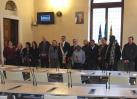 I nuovi cittadini italiani con gli amministratori e i rappresentanti del consiglio degli stranieri